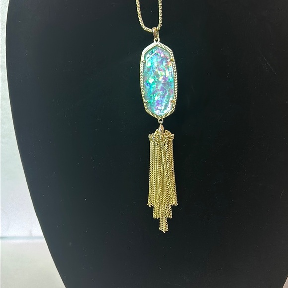 Kendra Scott Rayne Mint Illusion Pendant - Gold plated and Tassels. - Picture 3 of 6